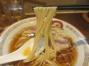 煮干し醤油@らぁ麺 すずむし（瓦町駅）麺