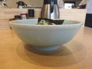 ミックスワンタン麺（塩）@立川 石ゃ森（西国立駅）ビジュアル：サイド