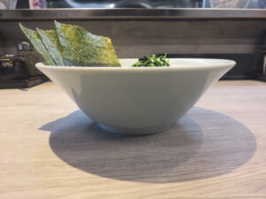 ラーメン並@林家（反町駅）ビジュアル：サイド