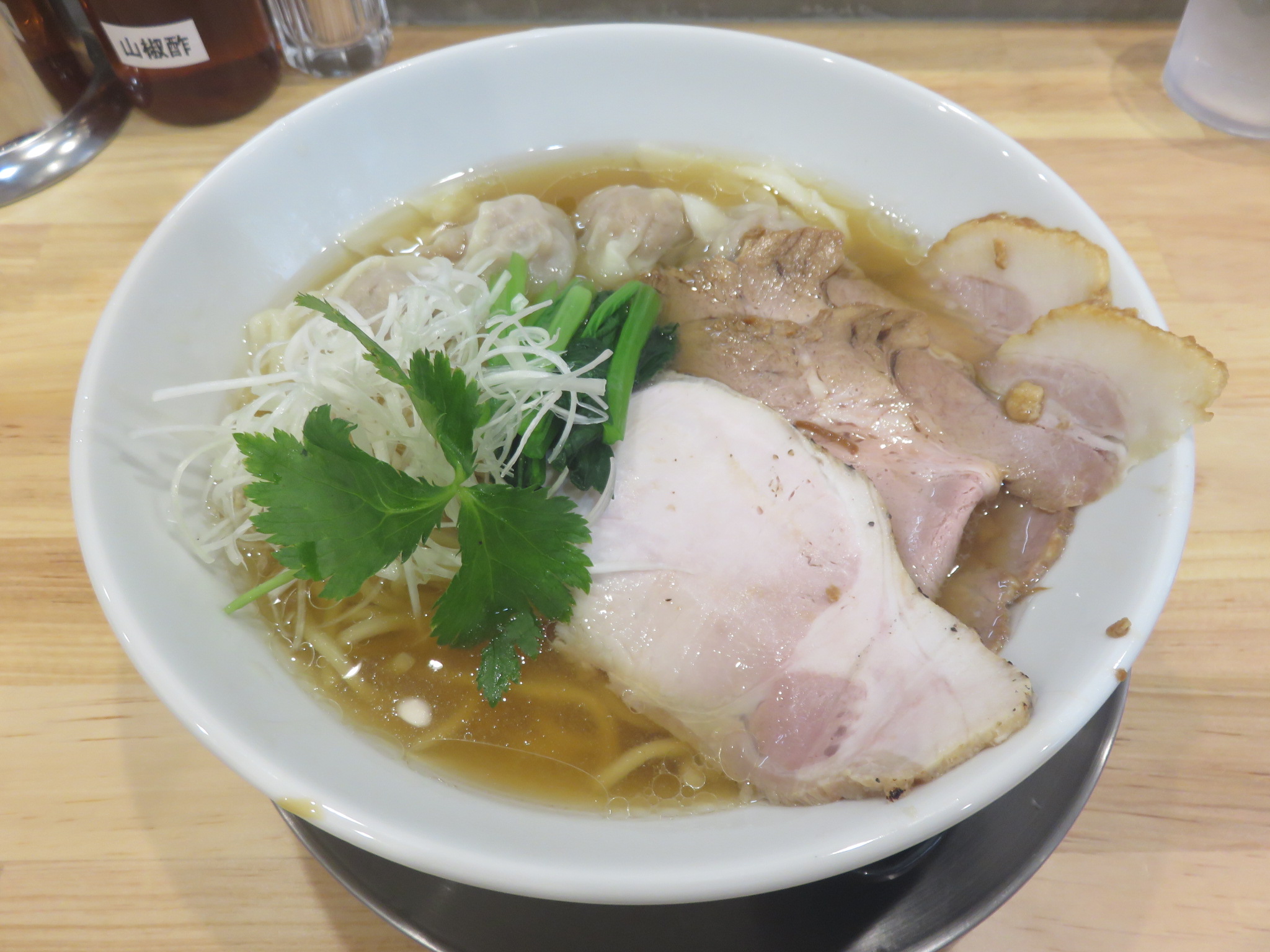わんたん白醤油らーめん@MENYA NEMOTO（一之江駅）ビジュアル