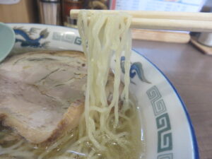 塩ラーメン@ラーメン屋 夏堀（釧路駅）麺