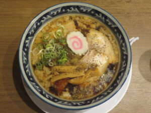 濃厚醤油らーめん（モチブト麺）@らーめん いけ田（本郷三丁目駅）ビジュアル：トップ