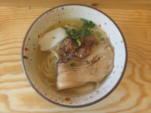 炙りミックスそば@沖縄そば タイラ製麺所 北千住店（北千住駅）ビジュアル：トップ