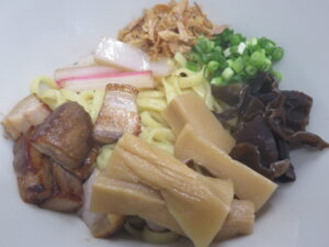 汁なし中華(1玉)@麺と丼の店 からたち(千歳烏山駅)具