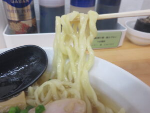 佐野ラーメン@青竹手打ち佐野ラーメン 晴れる屋(栃木県佐野市)麺